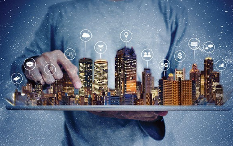  No-Code Low-Code: Your IT Team's New Best Friend 