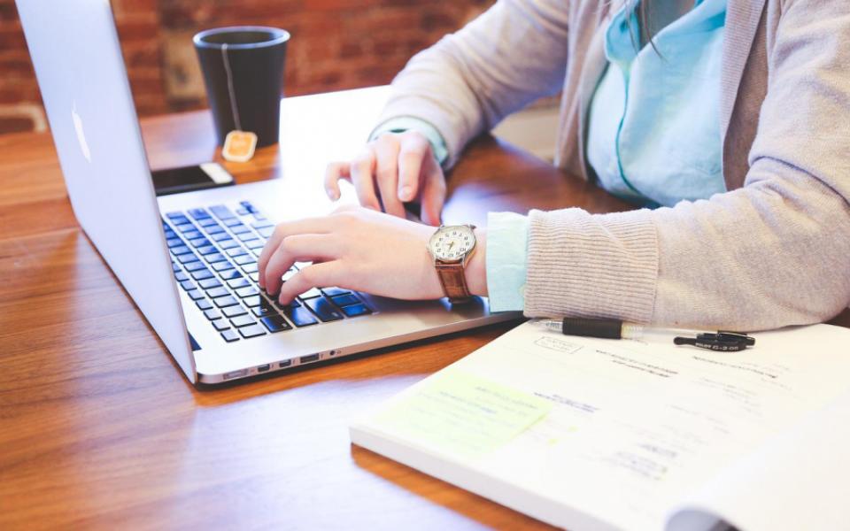 How can cloud distributors manage resellers effectively using the right reseller management tools?