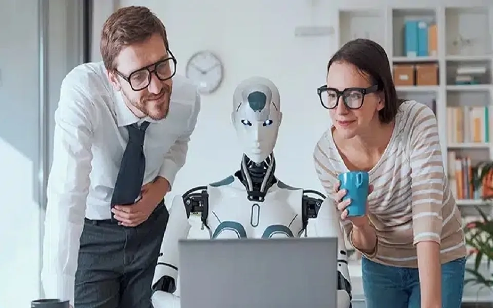 AI Agents: The Intelligent Leap Beyond Traditional Chatbots in Insurance